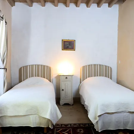 Maison De La Pra Bed & Breakfast 4*
