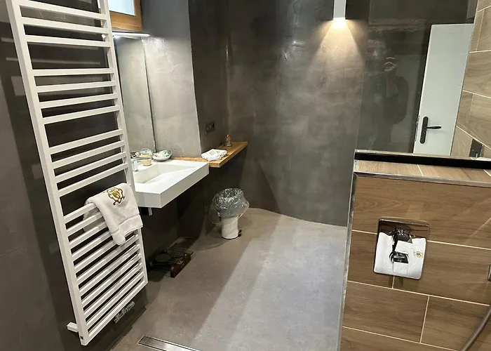 Maison De La Pra Bed & Breakfast 4*