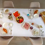 Maison De La Pra Bed & Breakfast 4*