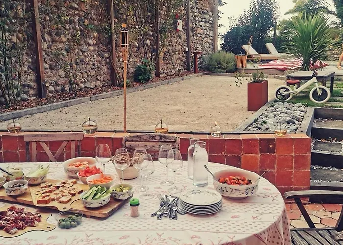 Maison De La Pra Bed and breakfast 4*